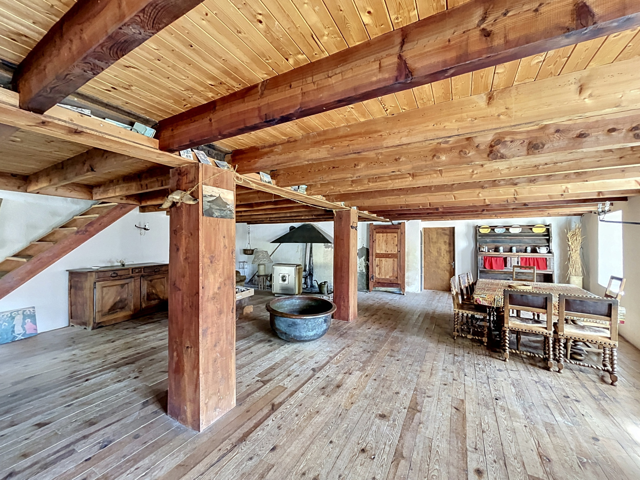 Immense maison sur la commune de  Saint-Paul-Sur-Ubaye