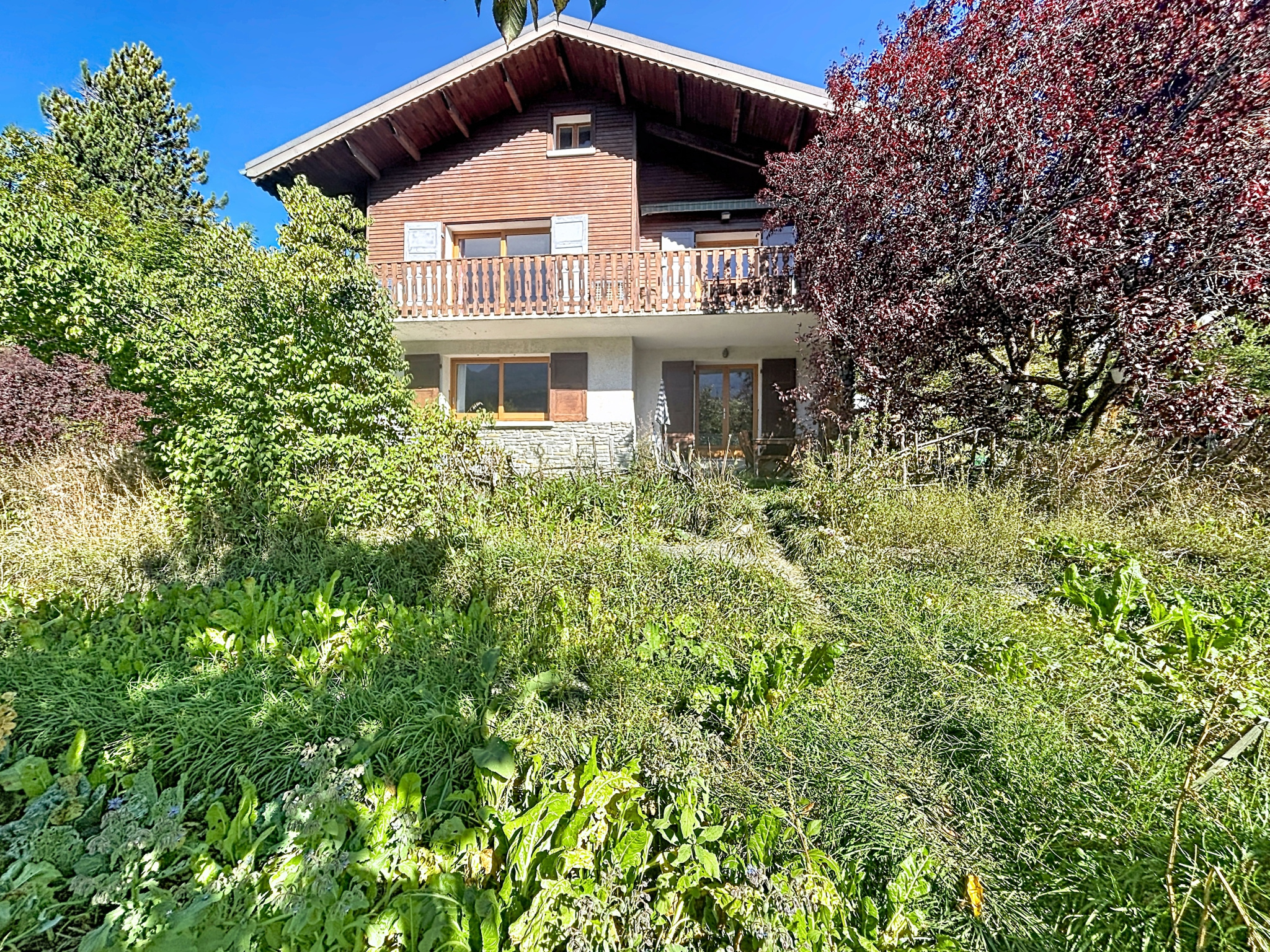 Maison composée de 3 appartements avec terrain et combles aménageables   Barcelonnette (04400)