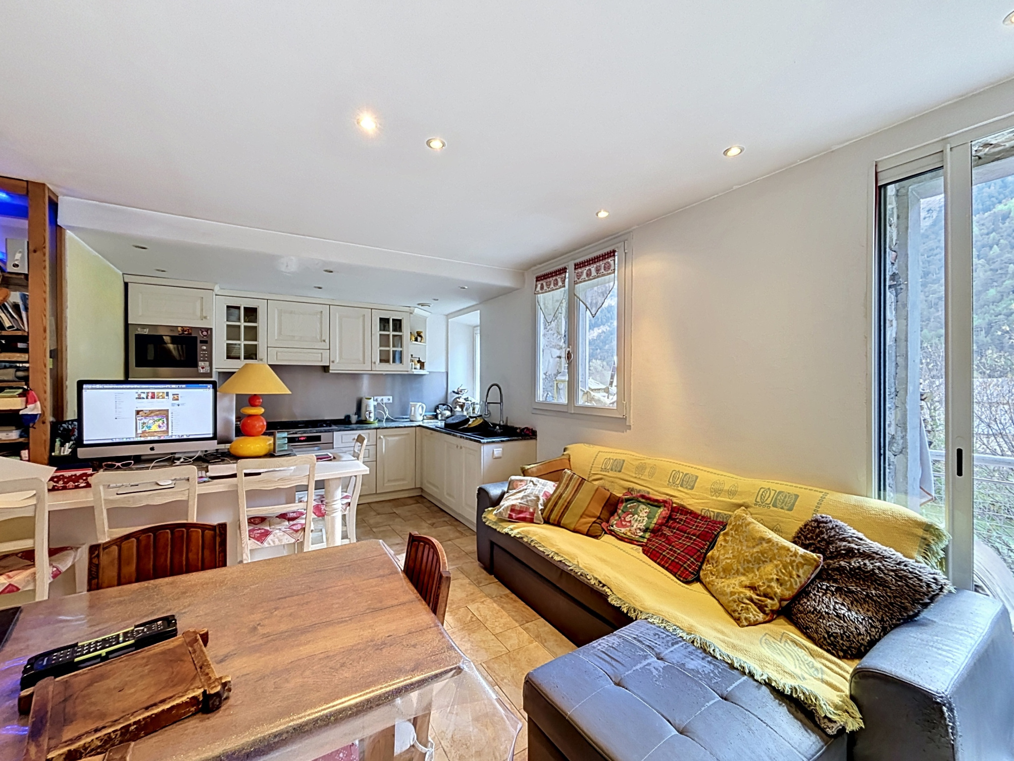 À vendre   Appartement T4 duplex au cœur du village de La Condamine-Châtelard (04530)