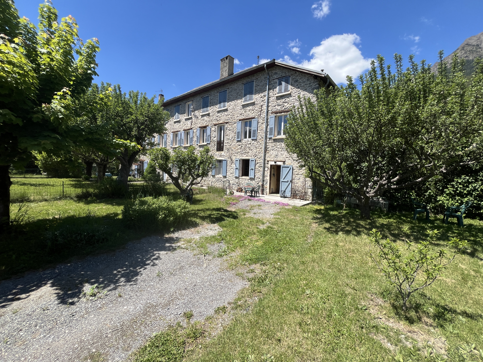 À vendre   Appartement avec jardin privatif et double garage   Jausiers (04850)